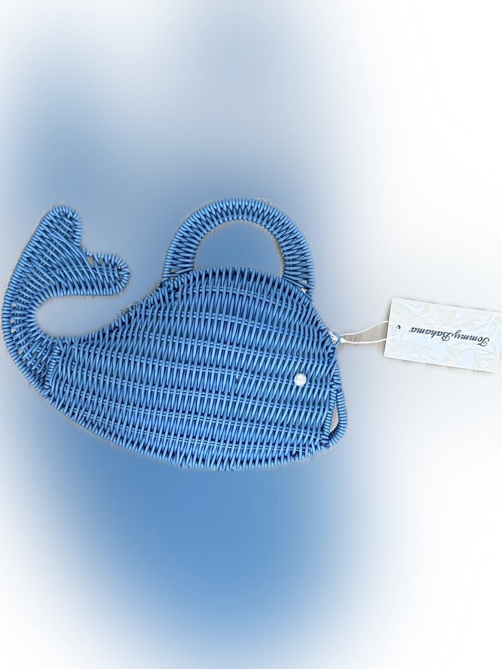 Tommy Bahama, NWTS Blue whale 🐳 Woven Straw Fish Handbag, viral sensation - Picture 3 of 6
